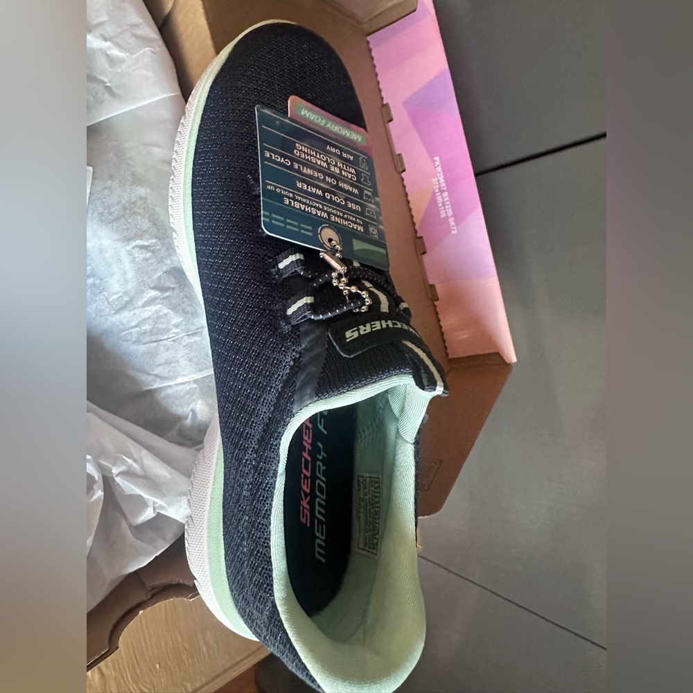 NWT/NIB. Size 5.5. Skechers Women's Summits Sneaker - Navy/Aqua - Picture 12 of 13